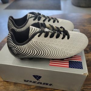 New Vizari Soccer Cleats Size 11 Youth